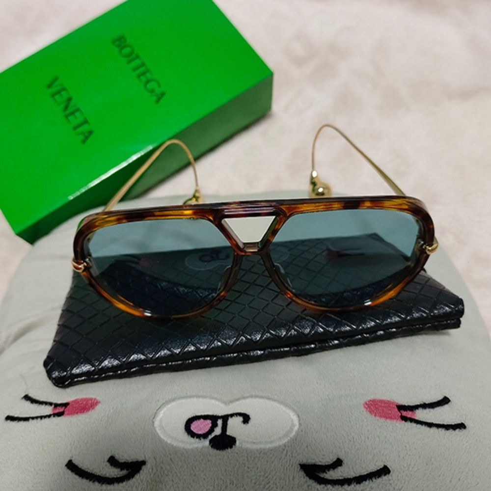 Bottega Veneta Tortoiseshell Aviator Sunglasses